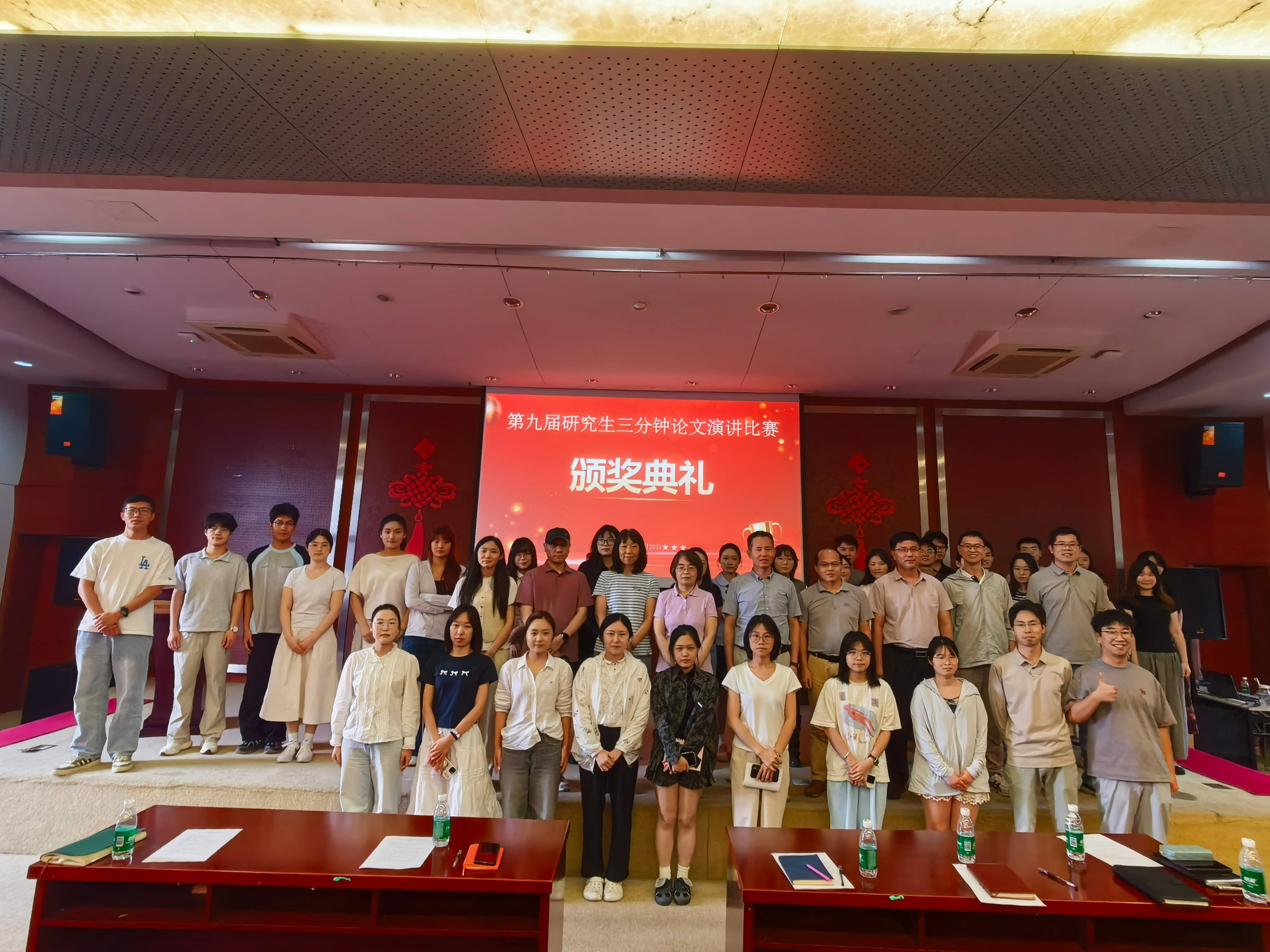 评委及参赛选手合影.jpg